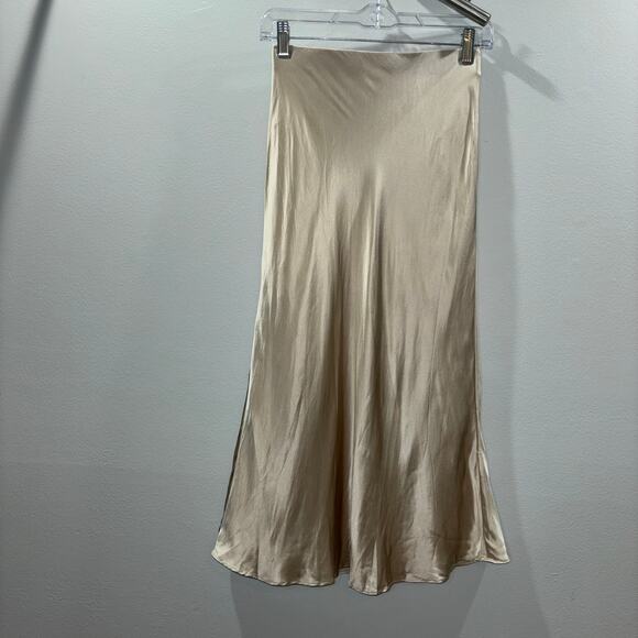 Quince Cream Mini Skirt - Picture 8 of 15